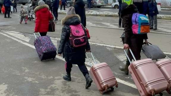Експерти UNICEF зібрали поради для батьків чиї діти стали вимушеними переселенцями