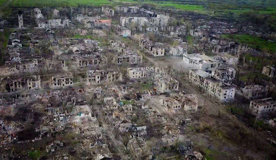 Уповноважений: ворожа авіація та артилерія щодня вбиває мирних українців та руйнує будинки