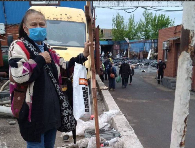 Уповноважений: Маріуполь потерпає від трупного смороду, процес перепоховання з дворів будинків призупинено – це геноцид