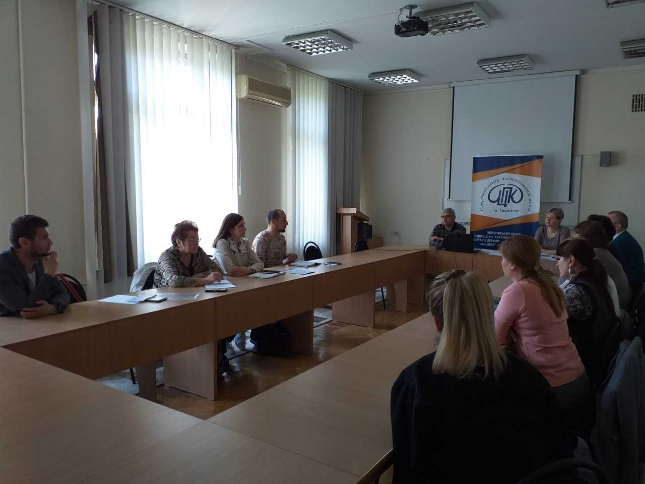 У Чернігові проведено круглий стіл щодо захисту прав дітей в умовах воєнного стану