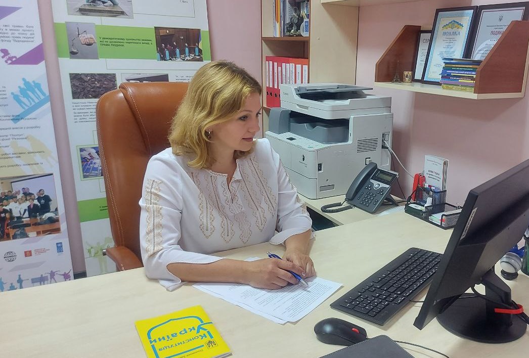 На Хмельниччині проведено просвітницький захід для студентської молоді щодо реалізації конституційних прав і свобод в умовах воєнного стану