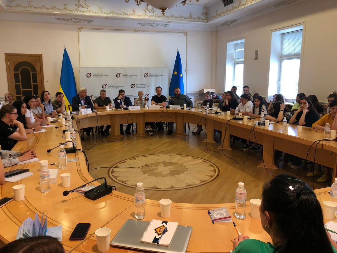 Уповноважений провів зустріч з родичами військовополонених з числа захисників Маріуполя
