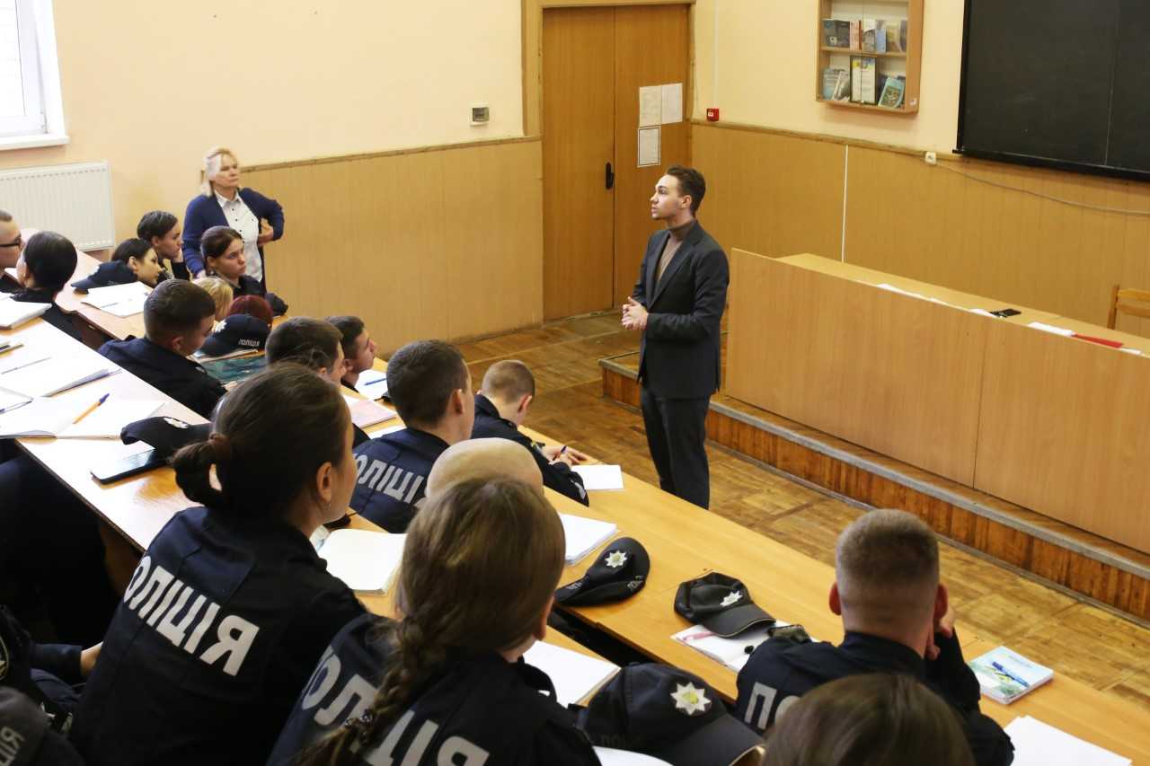 Лекція-дискусія щодо недопущення катувань для курсантів Дніпропетровського державного університету внутрішніх справ