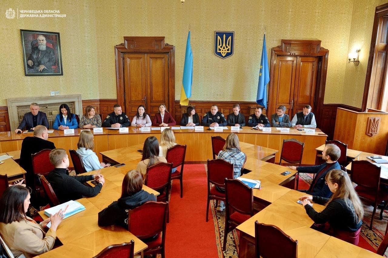 У Чернівецькій області відбувся круглий стіл «Захист та реалізація прав людини в умовах дії правового режиму воєнного стану»