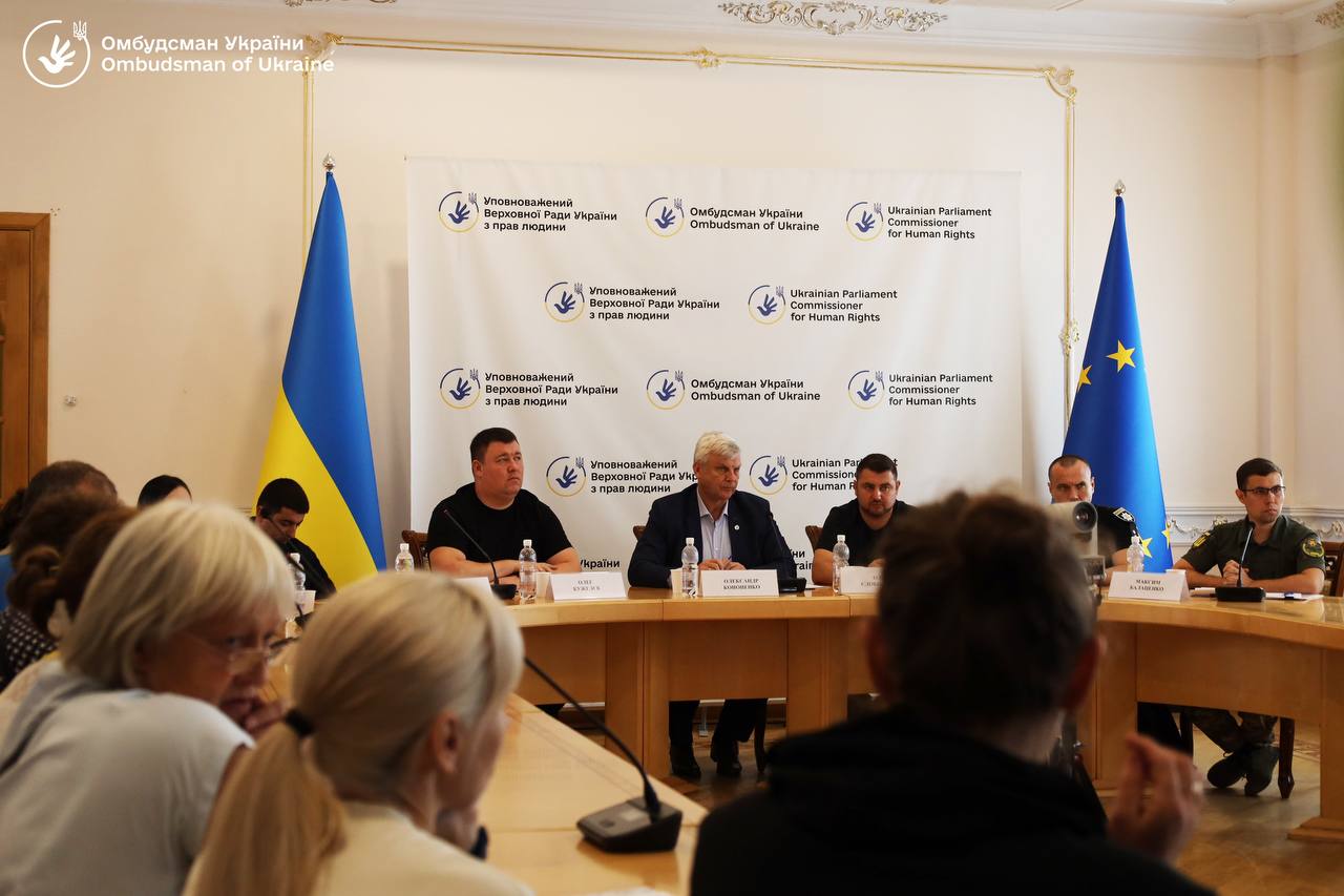 Процедура пошуку військовослужбовців і підтвердження полону, ДНК-аналіз, співпраця з міжнародними організаціями: в Офісі Омбудсмана відбулася зустріч із рідними полонених в/ч А1556