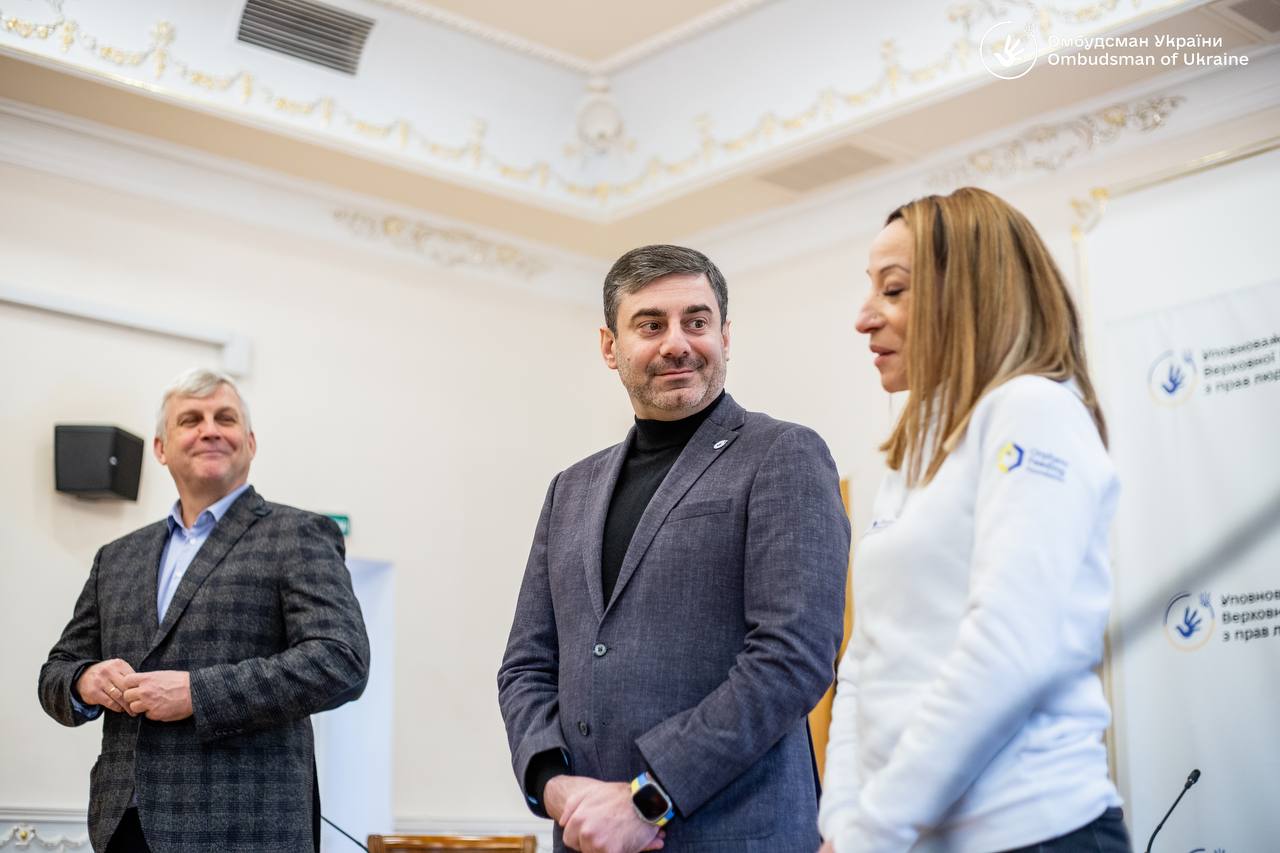 Діти полонених та безвісти зниклих захисників та цивільних заручників отримали різдвяні подарунки