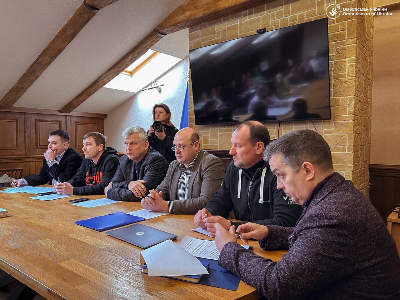 Представник Уповноваженого Олександр Кононенко долучився до зустрічі із рідними цивільних громадян, яких незаконно викрала Росія