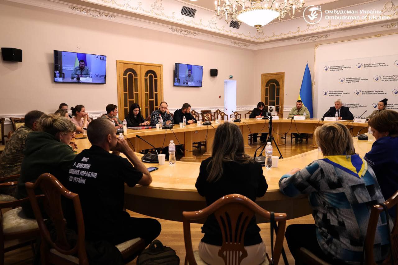 В Офісі Омбудсмана відбулася зустріч із членами родин військовослужбовців 9 дивізіону надводних кораблів ВМС України, які перебувають у ворожому полоні