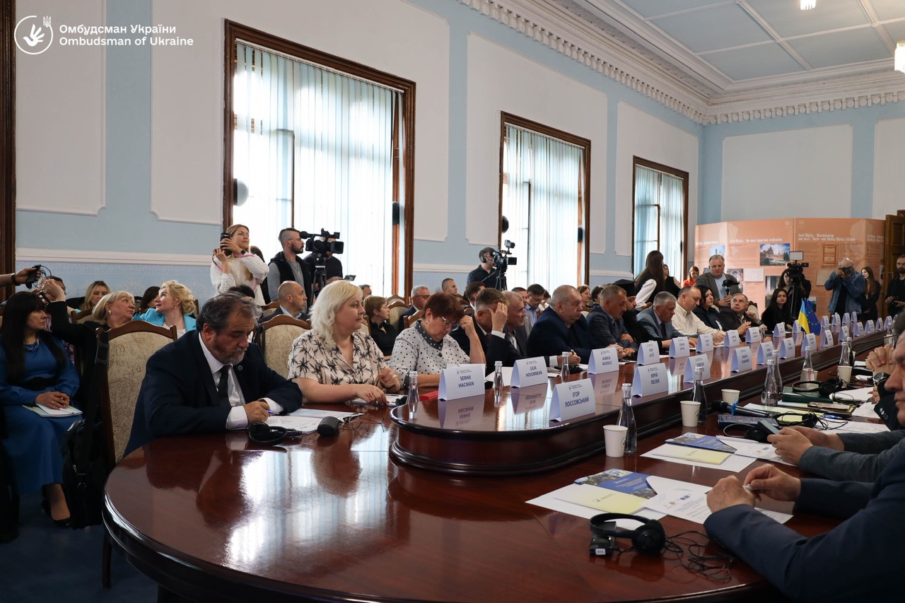 Круглий стіл за участі омбудсманів Румунії та України: консолідуємо зусилля задля захисту прав національних спільнот!